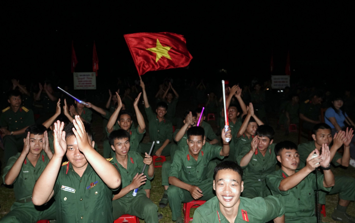 Tại hội thi, phần thi dành cho khán giả được đoàn viên thanh niên Lữ đoàn 454 và các đơn vị kết nghĩa sôi nổi hưởng ứng. Tại hội thi, phần thi dành cho khán giả được đoàn viên thanh niên Lữ đoàn 454 và các đơn vị kết nghĩa sôi nổi hưởng ứng.