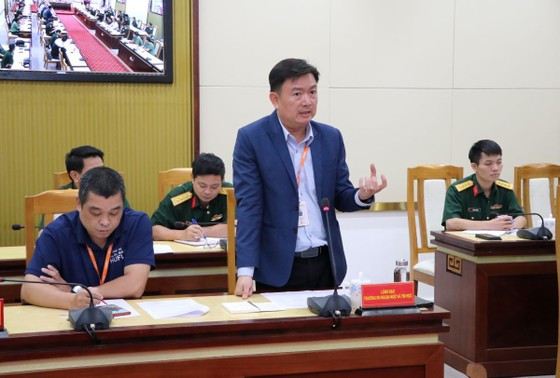 Lãnh đạo Trường HUFLIT phát biểu trình bày tại buổi làm việc. Ảnh: TRẦN YÊN