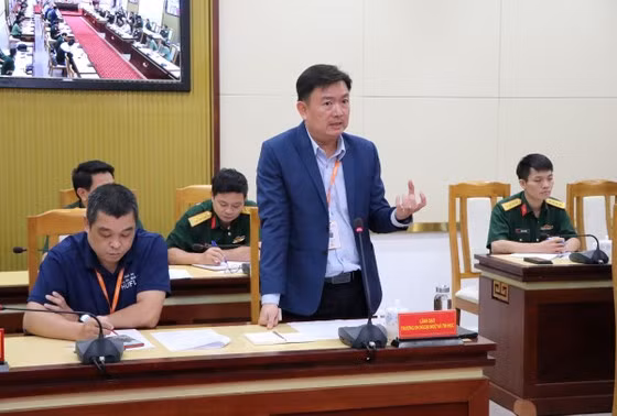 Lãnh đạo Trường HUFLIT phát biểu trình bày tại buổi làm việc. Ảnh: TRẦN YÊN