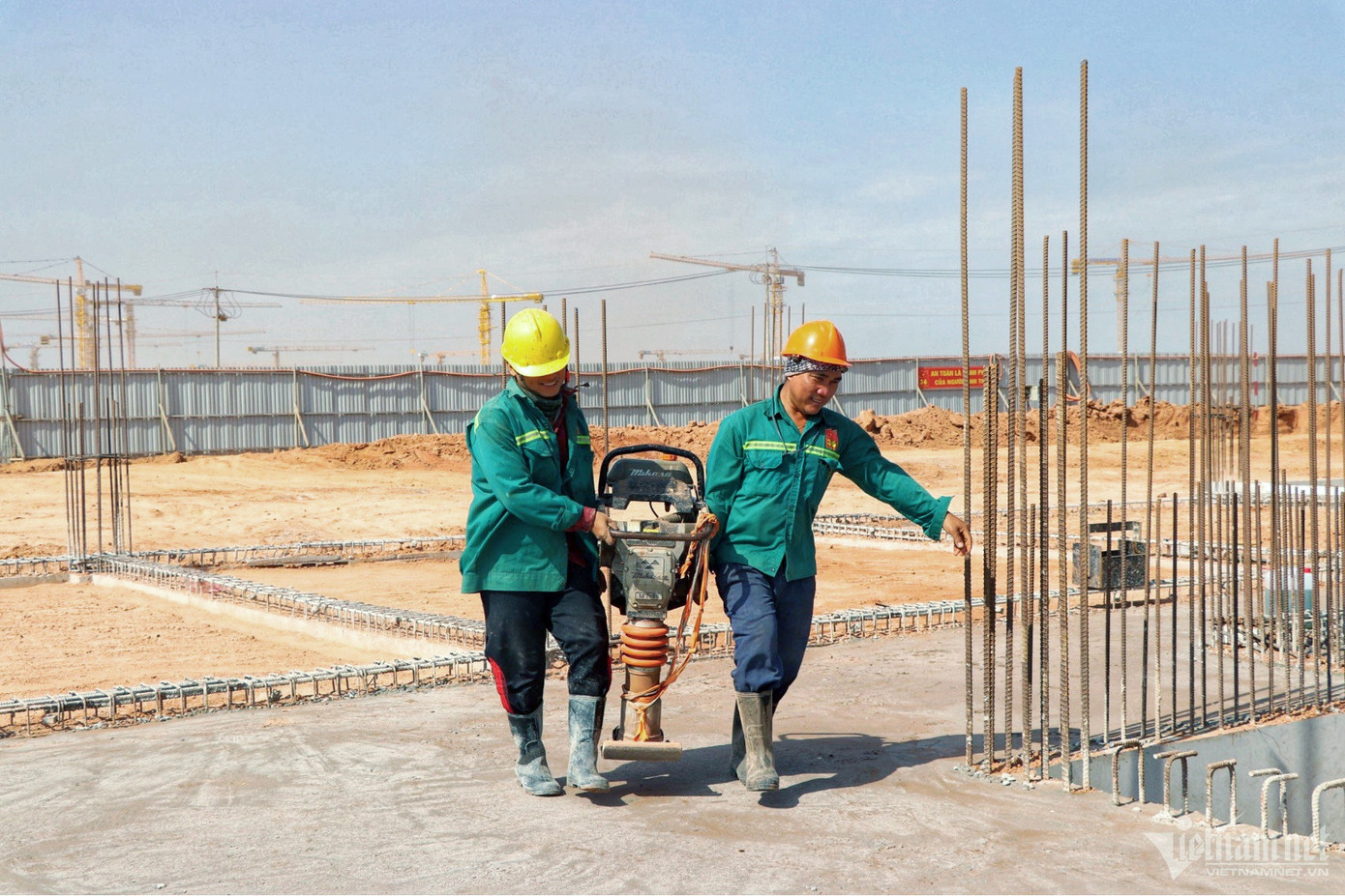 Theo báo cáo tiến độ của Ban QLDA Long Thành, hiện tại công trình tháp không lưu đang thi công tầng 6F với độ cao khoảng 30 m, đây được xem là hạng mục quan trọng nhất, là “khối óc” của toàn bộ dự án.