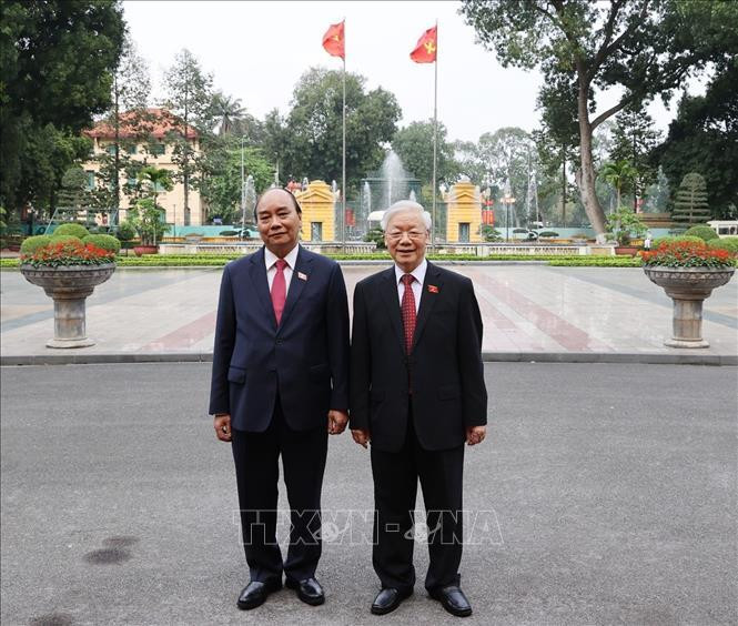 Tổng Bí thư Nguyễn Phú Trọng và Chủ tịch nước Nguyễn Xuân Phúc dự Lễ bàn giao. Ảnh: Trí Dũng/TTXVN