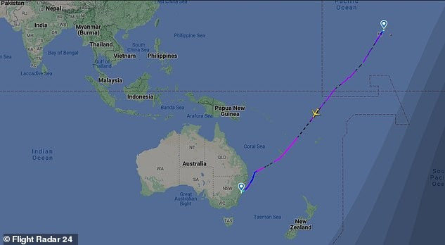 Hành trình chuyến bay hiển thị trên Flight Radar.