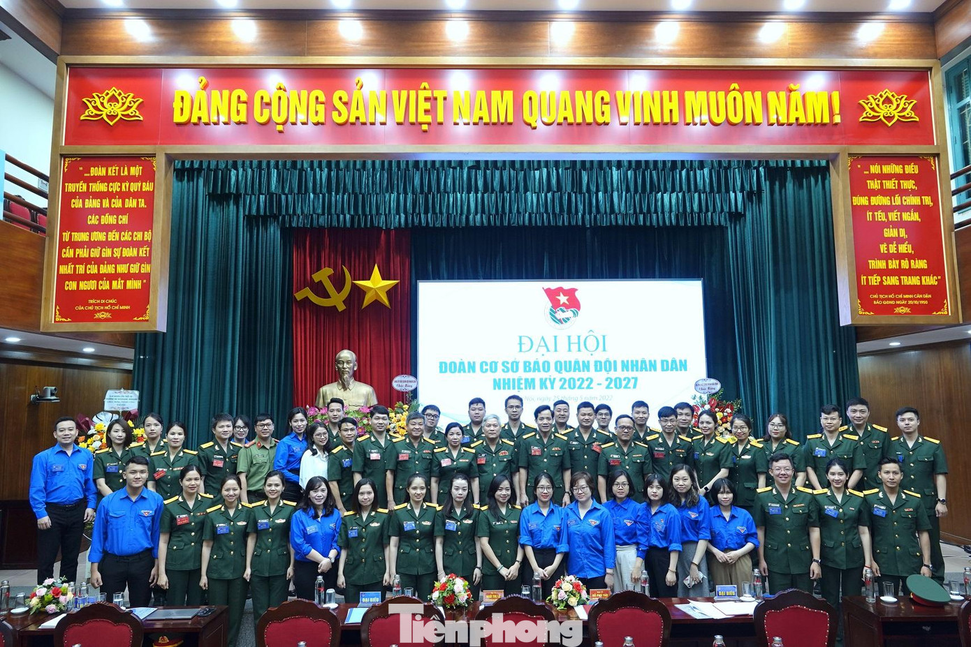 Các đại biểu về dự đại hội Các đại biểu về dự đại hội