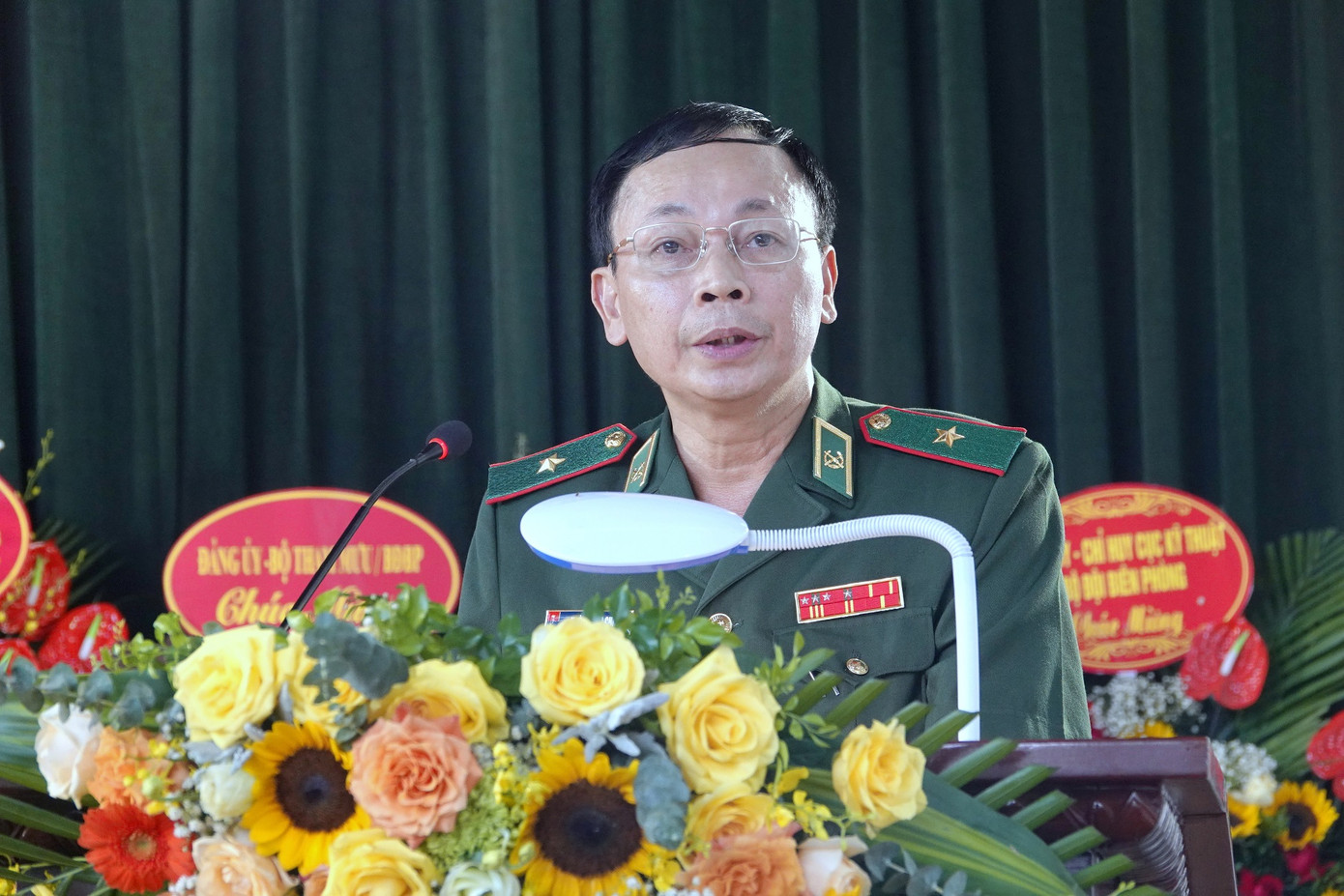 Thiếu tướng Hoàng Hữu Chiến - Phó Tư lệnh kiêm Tham mưu trưởng BĐBP phát biểu tại lễ kỷ niệm, sáng 22/7. Thiếu tướng Hoàng Hữu Chiến - Phó Tư lệnh kiêm Tham mưu trưởng BĐBP phát biểu tại lễ kỷ niệm, sáng 22/7.