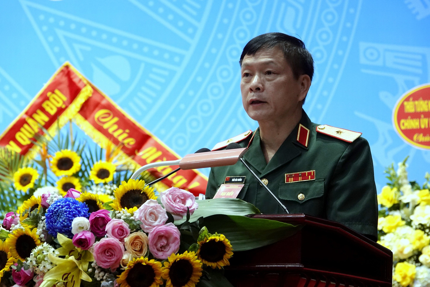 Thiếu tướng Trần Văn Thưởng - Bí thư Đảng ủy, Chính ủy Học viện KTQS phát biểu chỉ đạo đại hội. Thiếu tướng Trần Văn Thưởng - Bí thư Đảng ủy, Chính ủy Học viện KTQS phát biểu chỉ đạo đại hội.