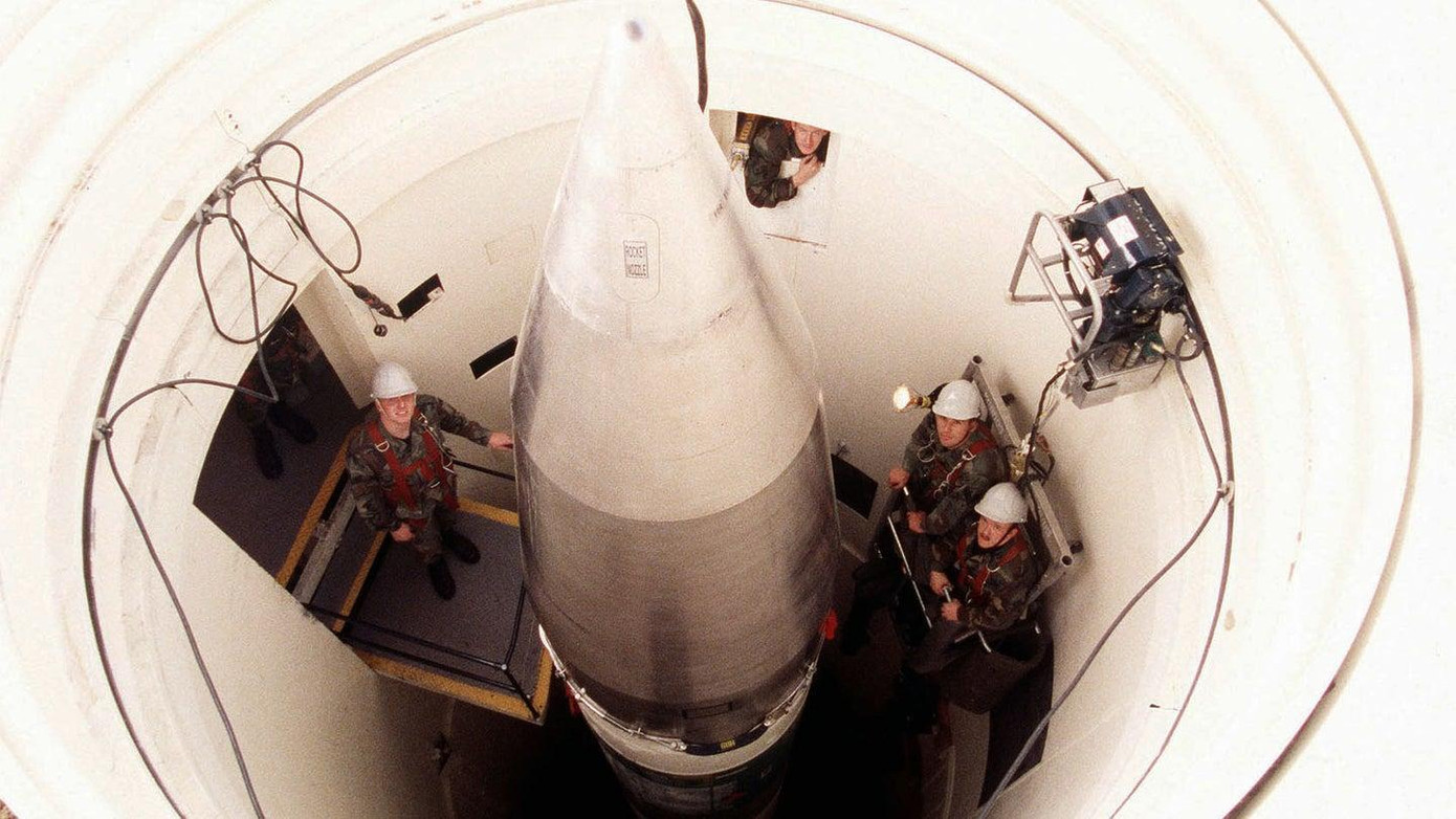 Tên lửa Minuteman III nằm trong silo