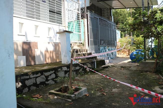 Nhiều hộ dân sống tại khu vực sạt lở ở hẻm 634 đường Trần Phú đã được di dời đến nơi an toàn. Chính quyền căng dây cảnh báo nguy hiểm Nhiều hộ dân sống tại khu vực sạt lở ở hẻm 634 đường Trần Phú đã được di dời đến nơi an toàn. Chính quyền căng dây cảnh báo nguy hiểm