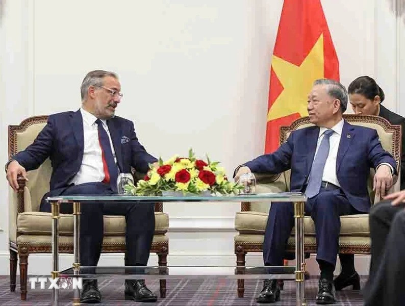 Tổng Bí thư, Chủ tịch nước Tô Lâm tiếp ông Benoit De Saint-Exupery -Tổng Giám đốc Thương mại Toàn cầu, Phó Chủ tịch cấp cao, Thành viên Ban điều hành Tập đoàn Airbus. (Ảnh: Trí Dũng/TTXVN)