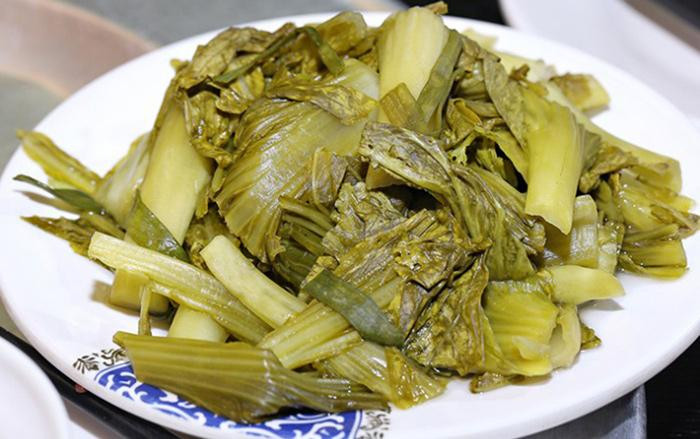 Dưa muối, cà muối ăn khá ngon nhưng không nên ăn nhiều