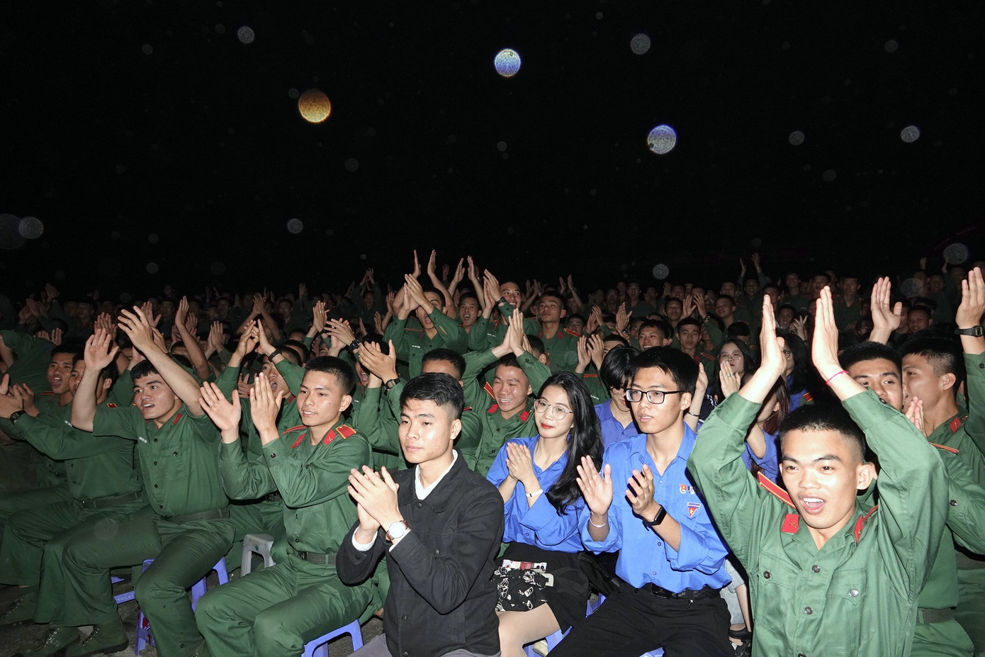 Đông đảo học viên, sinh viên đã sôi nổi tham gia chương trình ý nghĩa này. Đông đảo học viên, sinh viên đã sôi nổi tham gia chương trình ý nghĩa này.