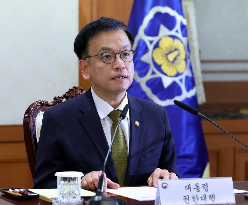 Quyền Tổng thống Hàn Quốc Choi Sang Mok chủ trì một cuộc họp tại Seoul, Hàn Quốc. (Ảnh: THX/TTXVN)