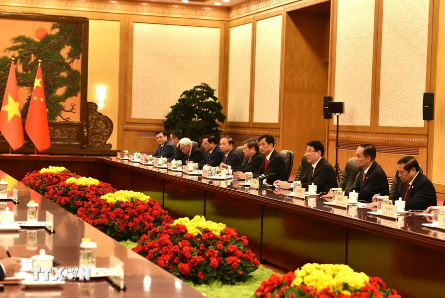 Đồng chí Lương Cường cùng đoàn công tác Đảng Cộng sản Việt Nam tại buổi hội kiến Tổng Bí thư, Chủ tịch nước Trung Quốc Tập Cận Bình. (Ảnh: Thành Dương/TTXVN)