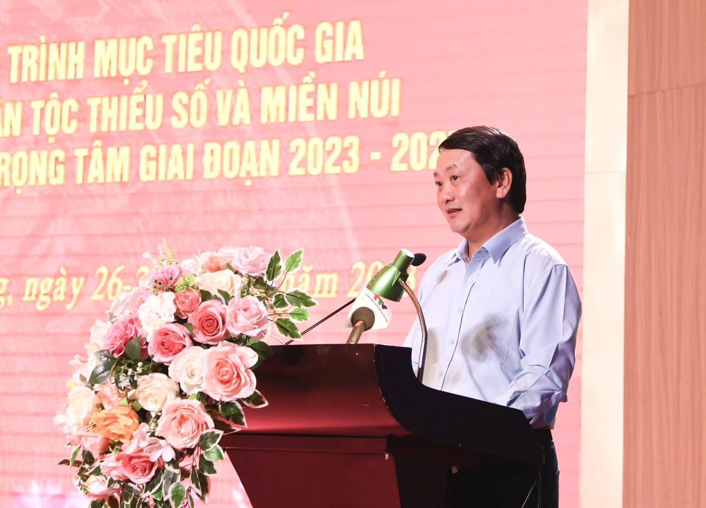 Đồng chí Hầu A Lềnh, Ủy viên Ban Chấp hành Trung ương Đảng, Bộ trưởng, Chủ nhiệm UBDT - Phó Trưởng Ban Chỉ đạo Trung ương các Chương trình MTQG giai đoạn 2021-2025, Tổ trưởng Tổ công tác về Chương trình MTQG 1719 phát biểu khai mạc Hội nghị.