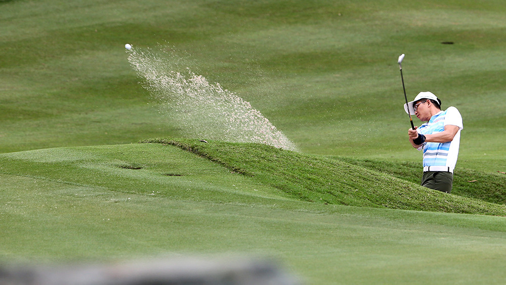 Các golfer phô diễn kỹ năng ở hố số 19 đặc biệt tại Tiền Phong Golf Championship ảnh 14