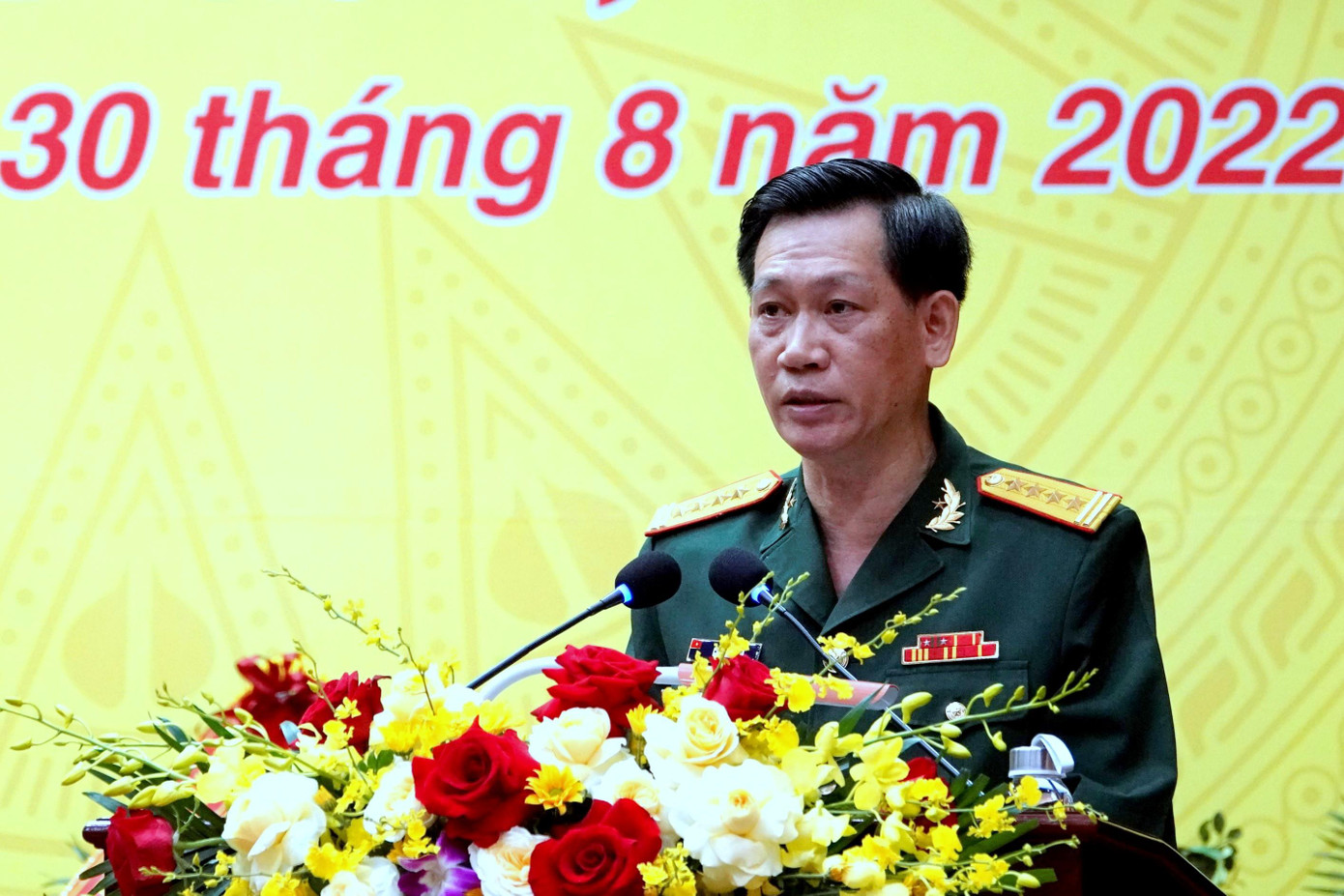 Đại tá Cao Trung Hà - Phó Chủ nhiệm Chính trị Học viện KTQS phát biểu khai mạc ĐH