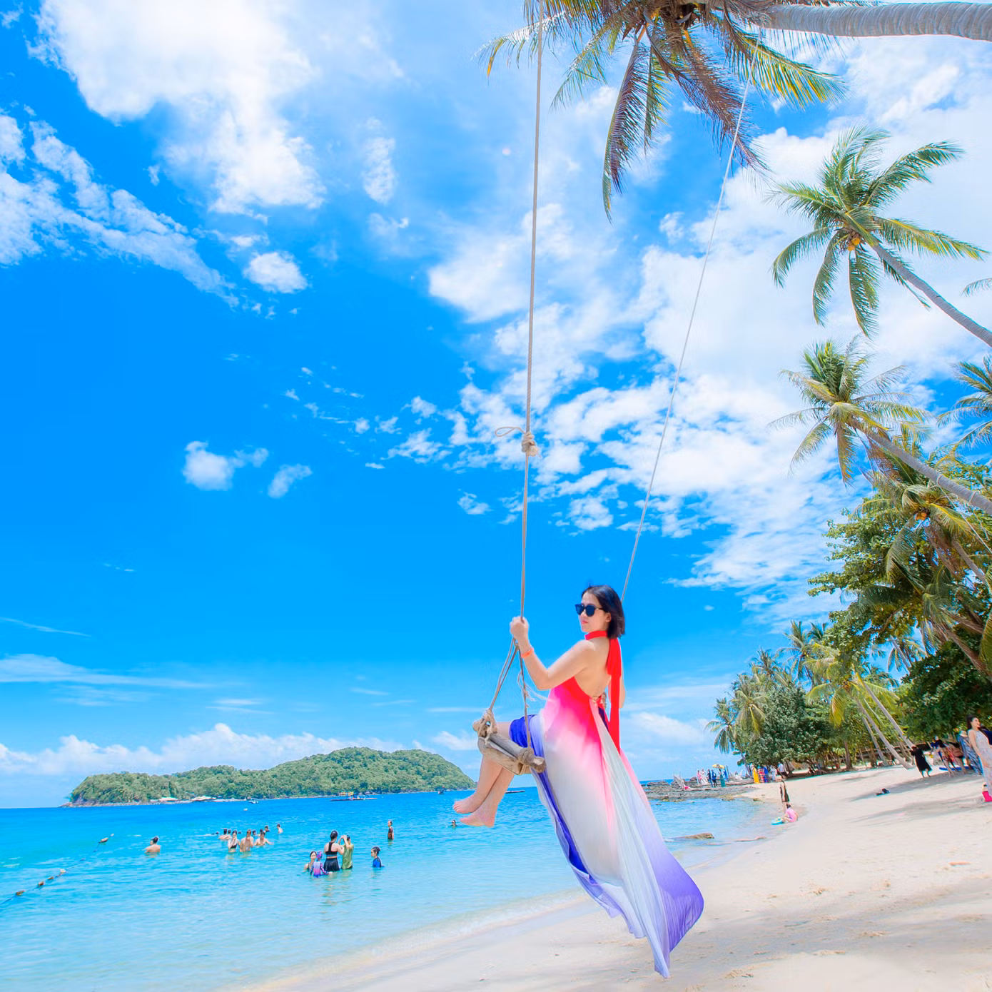 Khí hậu nhiệt đới gió mùa mát mẻ rất thích hợp để du khách tắm biển và trải nghiệm các dịch vụ tại Phú Quốc. Ảnh: Thanh Huyền. Khí hậu nhiệt đới gió mùa mát mẻ rất thích hợp để du khách tắm biển và trải nghiệm các dịch vụ tại Phú Quốc. Ảnh: Thanh Huyền.