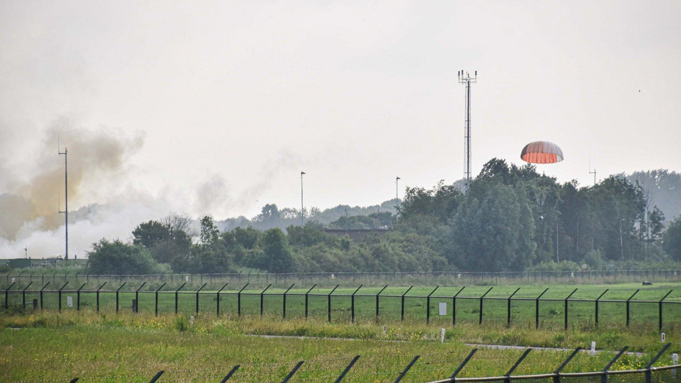 Được biết, không có vụ nổ hoặc cháy được ghi nhận tại hiện trường. Hiện nguyên nhân vụ việc đang được điều tra làm rõ. Được biết, không có vụ nổ hoặc cháy được ghi nhận tại hiện trường. Hiện nguyên nhân vụ việc đang được điều tra làm rõ.