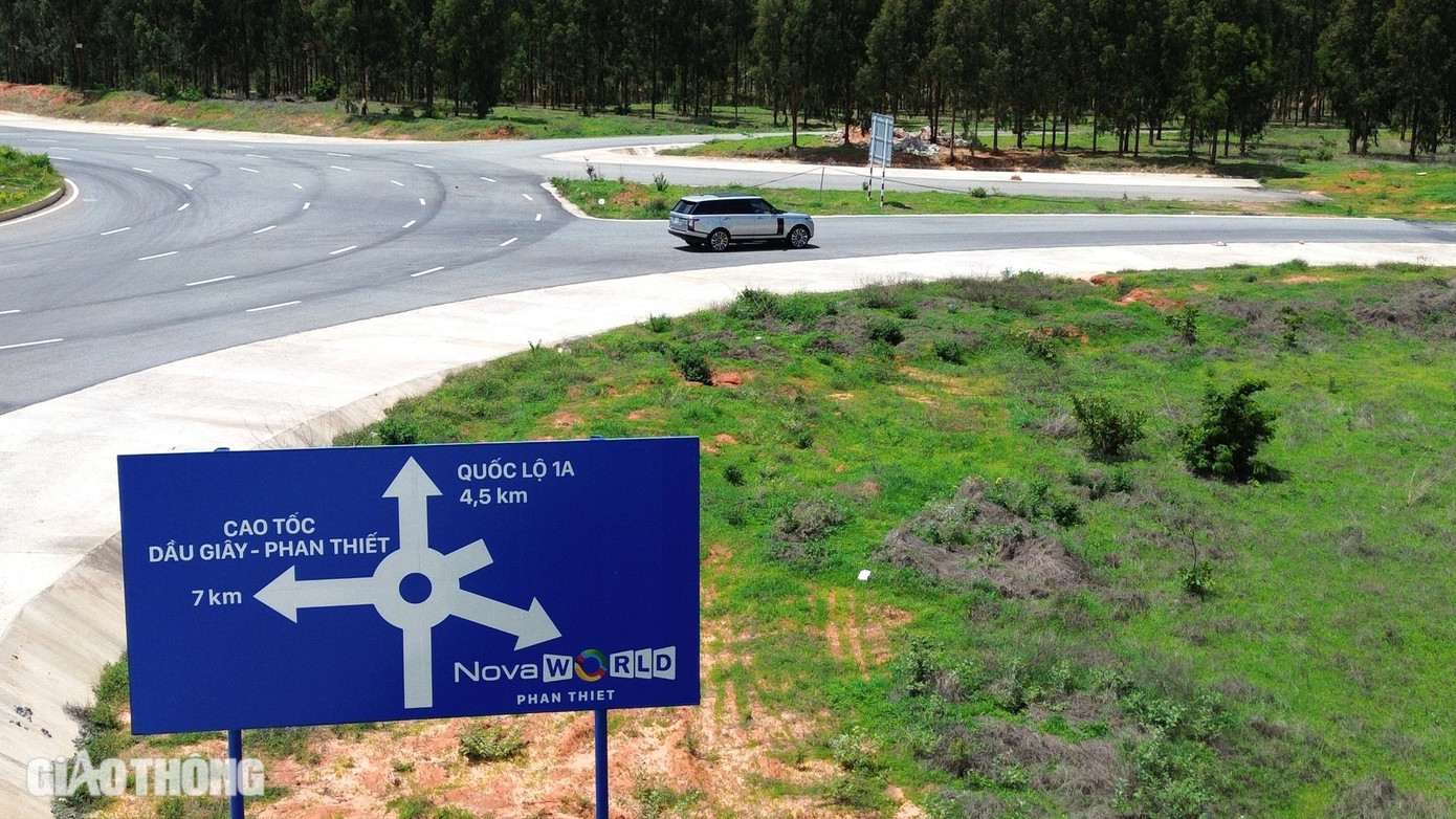 Ông Nguyễn Minh, Phó chủ tịch UBND tỉnh Bình Thuận cho biết: Ngay sau khi các tuyến cao tốc đi vào hoạt động, khách du lịch đến với Phan Thiết ngày càng đông. Đây cũng là cơ sở để tỉnh Bình Thuận đặt ra mục tiêu đón 9,5 triệu lượt khách trong năm 2024. Tỉnh Bình Thuận đang tập trung đẩy mạnh việc kết nối giao thông để tạo thuận lợi cho khách du lịch dễ dàng kết nối đi đến các điểm du lịch, tăng nguồn thu và giữ chân du khách.