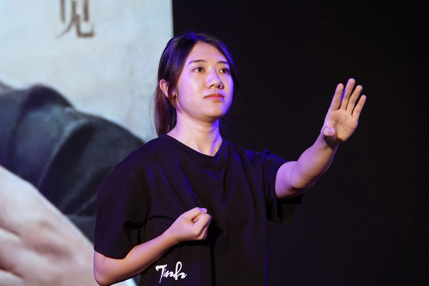 CLB Vịnh Xuân quyền của Học viện Quân y giới thiệu với tân học viên về quyền pháp Vịnh Xuân. CLB Vịnh Xuân quyền của Học viện Quân y giới thiệu với tân học viên về quyền pháp Vịnh Xuân.