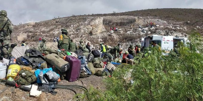 Được biết những binh sĩ này đang trên đường di chuyển tới thủ đô Puebla theo kế hoạch DN-III. Tuy nhiên khi đến khu vực thành phố Palmar de Bravo thì bất ngờ tài xế bị mất lái và lao xuống một vách núi. Được biết những binh sĩ này đang trên đường di chuyển tới thủ đô Puebla theo kế hoạch DN-III. Tuy nhiên khi đến khu vực thành phố Palmar de Bravo thì bất ngờ tài xế bị mất lái và lao xuống một vách núi.