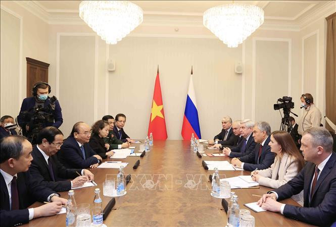 Chủ tịch nước Nguyễn Xuân Phúc gặp Chủ tịch Duma Quốc gia Nga Vyacheslav Volodin. Chủ tịch nước Nguyễn Xuân Phúc gặp Chủ tịch Duma Quốc gia Nga Vyacheslav Volodin.