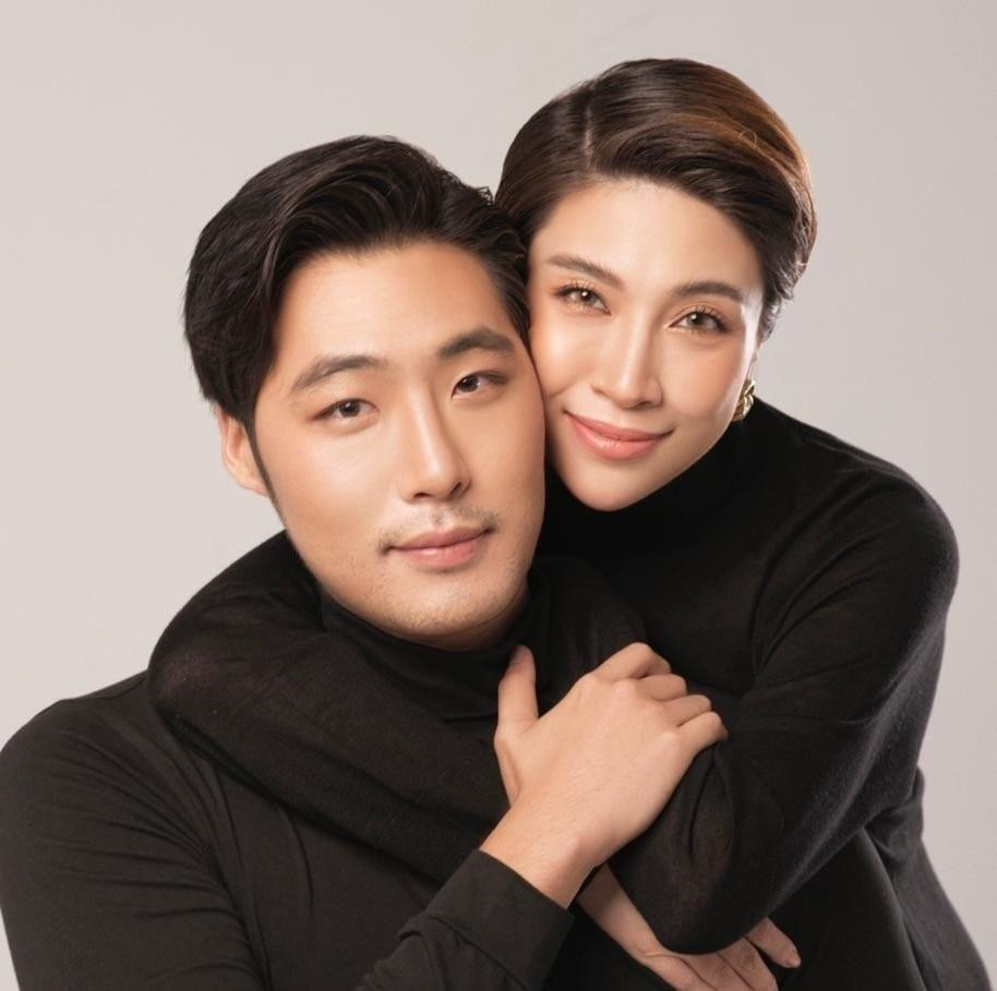 Pha Lê và chồng ngoại quốc ly hôn.