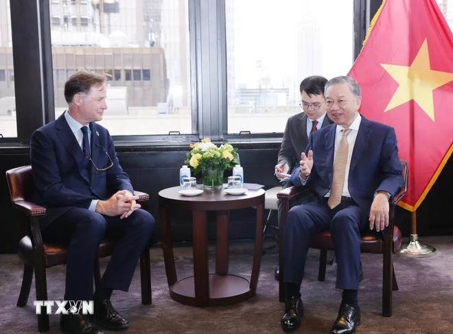 Tổng Bí thư, Chủ tịch nước Tô Lâm tiếp Chủ tịch phụ trách Đối ngoại Toàn cầu của Meta, ông Nick Clegg. (Ảnh: Lâm Khánh/TTXVN) Tổng Bí thư, Chủ tịch nước Tô Lâm tiếp Chủ tịch phụ trách Đối ngoại Toàn cầu của Meta, ông Nick Clegg. (Ảnh: Lâm Khánh/TTXVN)