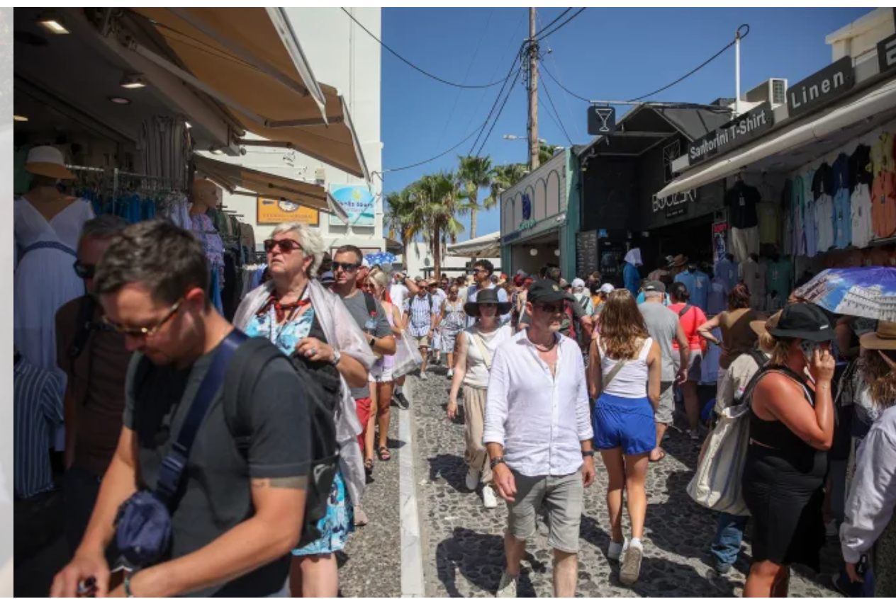 Các hãng du thuyền sẽ duy trì hạn mức 8.000 du khách để tránh tình trạng quá tải. Các hãng du thuyền sẽ duy trì hạn mức 8.000 du khách để tránh tình trạng quá tải.