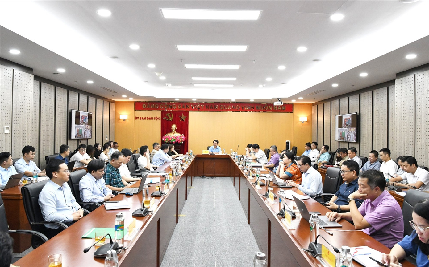 Quang cảnh cuộc họp