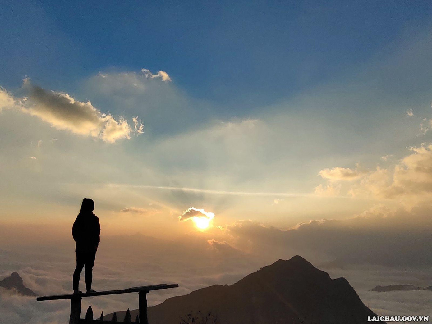 Đón bình minh trên Bạch Mộc Lương Tử.