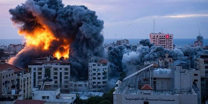 Tòa nhà ở Dải Gaza bị đánh sập bởi hỏa lực Israel. Ảnh: AP Tòa nhà ở Dải Gaza bị đánh sập bởi hỏa lực Israel. Ảnh: AP