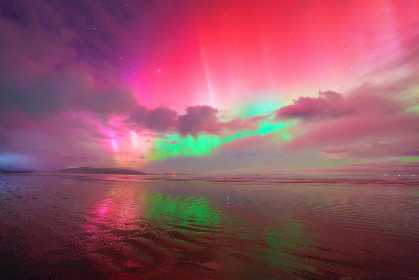 Hình ảnh cực quang tuyệt đẹp được chụp bởi nhiếp ảnh gia Luke Tscharke tại miền Nam Tasmania (Úc).