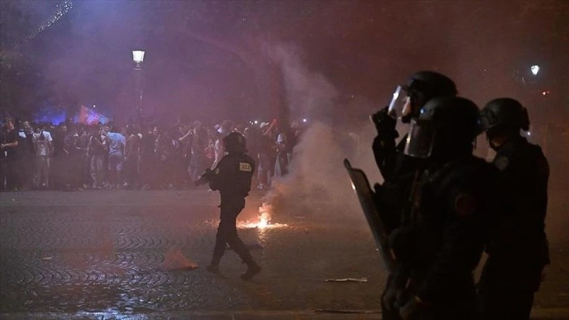 Ít nhất 2 người thiệt mạng và hơn 500 người bị bắt giữ trong đêm qua.. (Ảnh: AA)