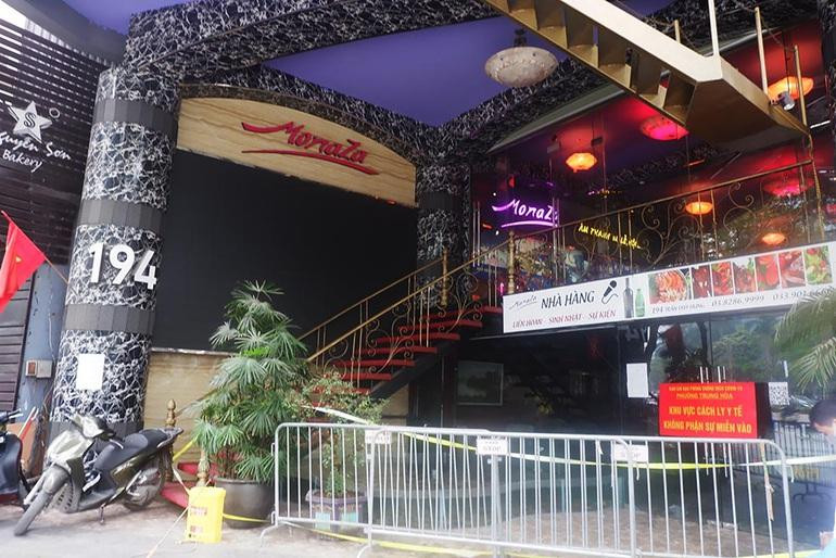 Hiện vẫn có lực lượng công an túc trực trước khu vực nhà hàng Monaza, phong tỏa nhà hàng.