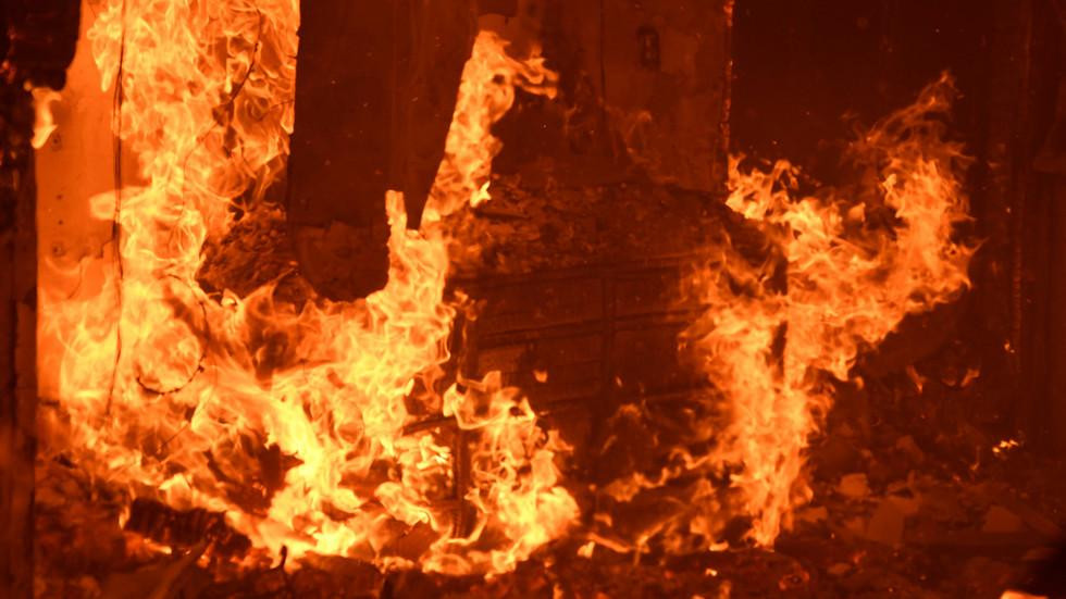 Bộ Nội vụ cho biết vụ cháy xảy ra ở khu vực Qala-e-Murad Bek dọc theo đường cao tốc nối Kabul với các tỉnh phía bắc của đất nước.