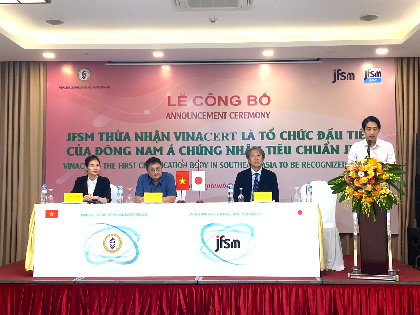 Quang cảnh buổi lễ công bố Quang cảnh buổi lễ công bố