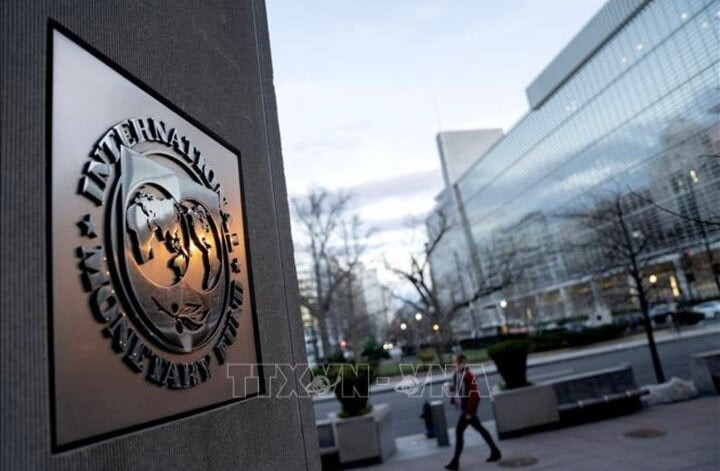 Biểu tượng IMF tại Washington, DC, Mỹ. (Ảnh: TTXVN)