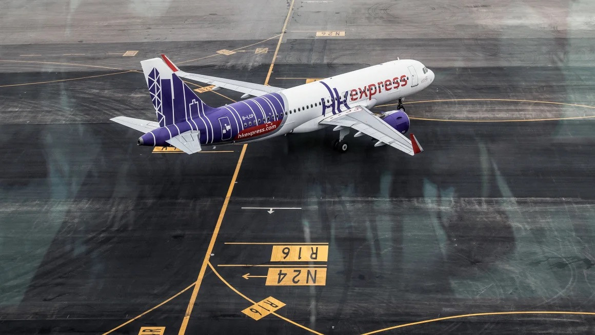 Hãng hàng không HK Express phải xin lỗi 2 hành khách mù khi buộc họ rời khỏi chuyến bay. Hãng hàng không HK Express phải xin lỗi 2 hành khách mù khi buộc họ rời khỏi chuyến bay.