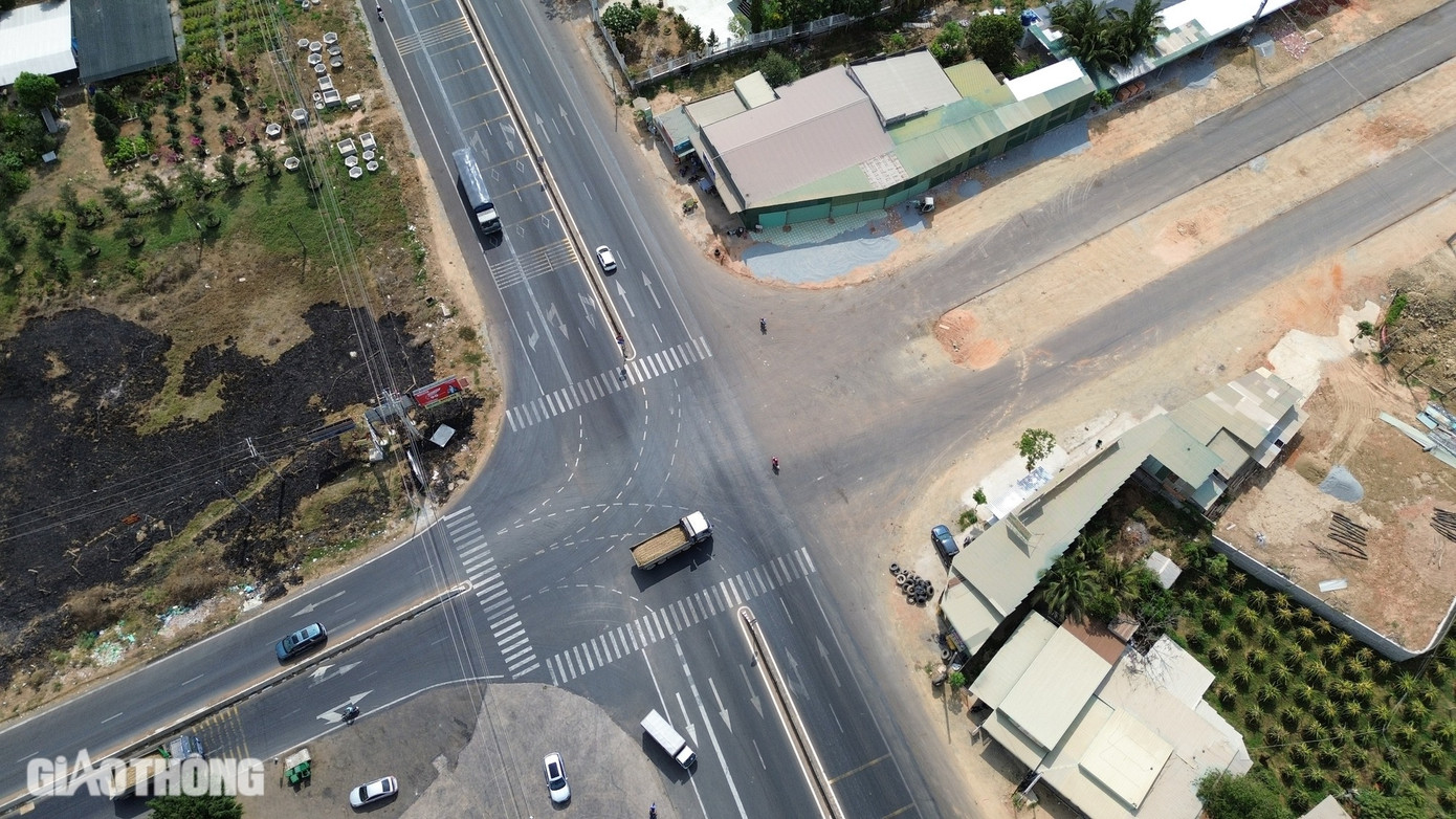 Đây là tuyến đường nối cao tốc Phan Thiết - Dầu Giây, QL1 kết nối ra trục đường ven biển ĐT719B qua TP Phan Thiết và huyện Hàm Thuận Nam (tỉnh Bình Thuận), đi thị xã La Gi (huyện Hàm Tân).