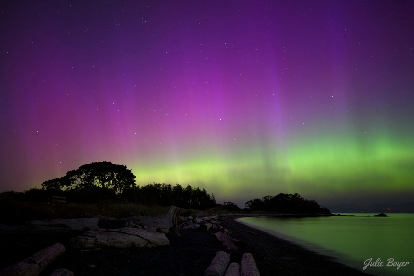 Các nhà khoa học đã dự báo sẽ có nhiều màn trình diễn cực quang hơn vào tháng 8, thậm chí cả những tháng tiếp theo. Ảnh:Julie Boyer. Các nhà khoa học đã dự báo sẽ có nhiều màn trình diễn cực quang hơn vào tháng 8, thậm chí cả những tháng tiếp theo. Ảnh:Julie Boyer.