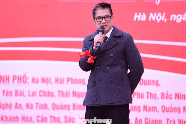 Ông Đoàn Công Huynh - Nguyên Tổng Biên tập Báo Tiền Phong, cũng là người quyết định tổ chức chương trình Chủ Nhật Đỏ lần đầu tiên. Ông Đoàn Công Huynh - Nguyên Tổng Biên tập Báo Tiền Phong, cũng là người quyết định tổ chức chương trình Chủ Nhật Đỏ lần đầu tiên.