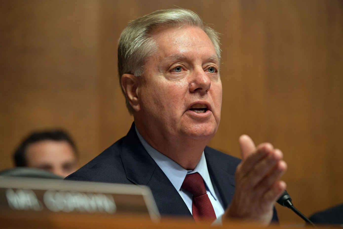 Thượng nghị sĩ đảng Cộng hòa Lindsey Graham tại một cuộc họp ở Washington, D.C. Thượng nghị sĩ đảng Cộng hòa Lindsey Graham tại một cuộc họp ở Washington, D.C.