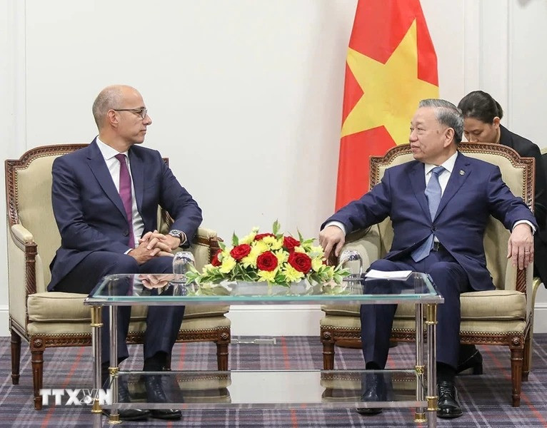 Tổng Bí thư, Chủ tịch nước Tô Lâm tiếp ông Philippe ERRERA - Giám đốc Tập đoàn về phát triển quốc tế và Chính phủ cùng các thành viên của Tập đoàn Safran. (Ảnh: Trí Dũng/TTXVN)