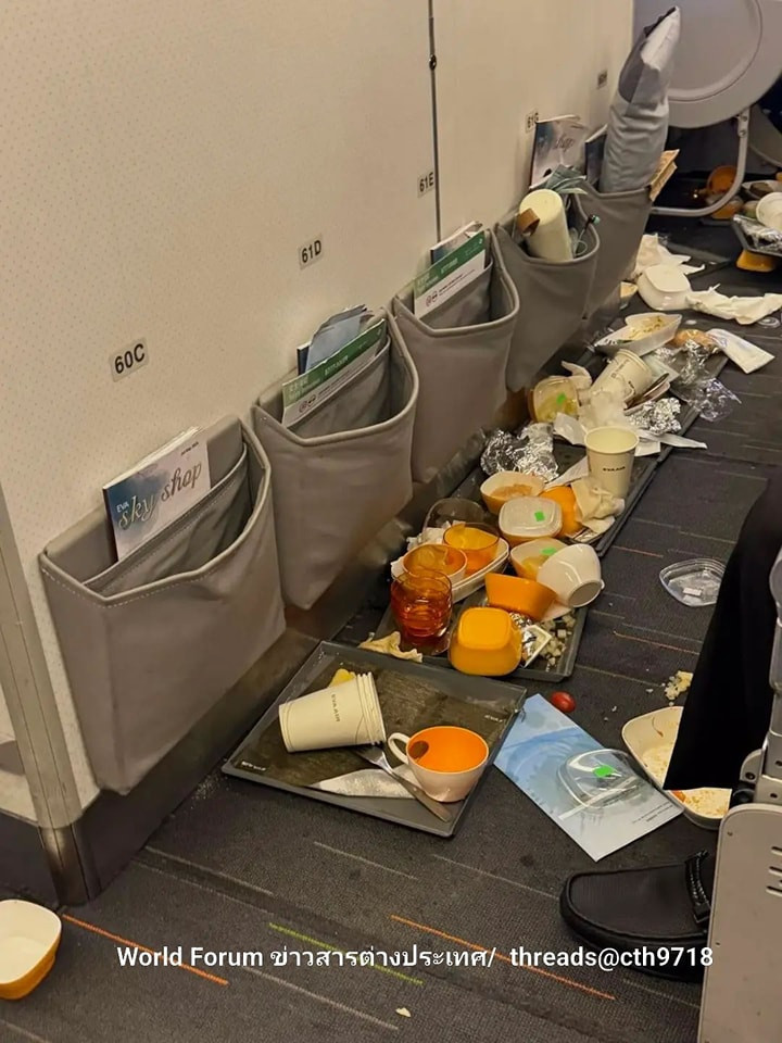 Hiện trường hỗn loạn sau vụ nhiễu động. Ảnh: World Forum.