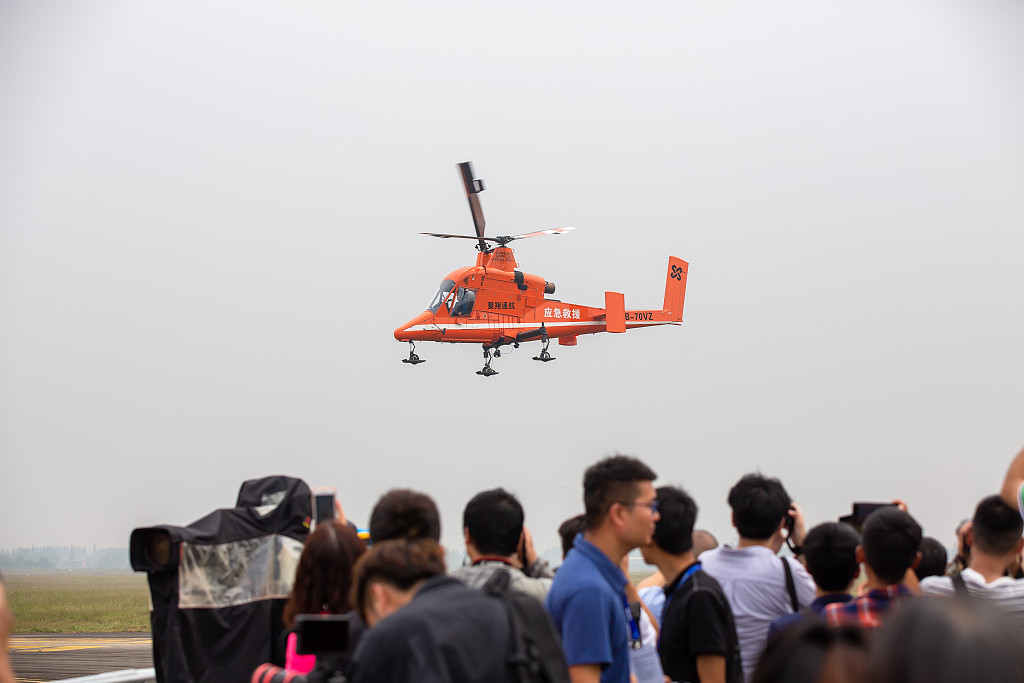 Các đội bay biểu diễn nổi tiếng thế giới xuất hiện trên bầu trời Tứ Xuyên ảnh 8