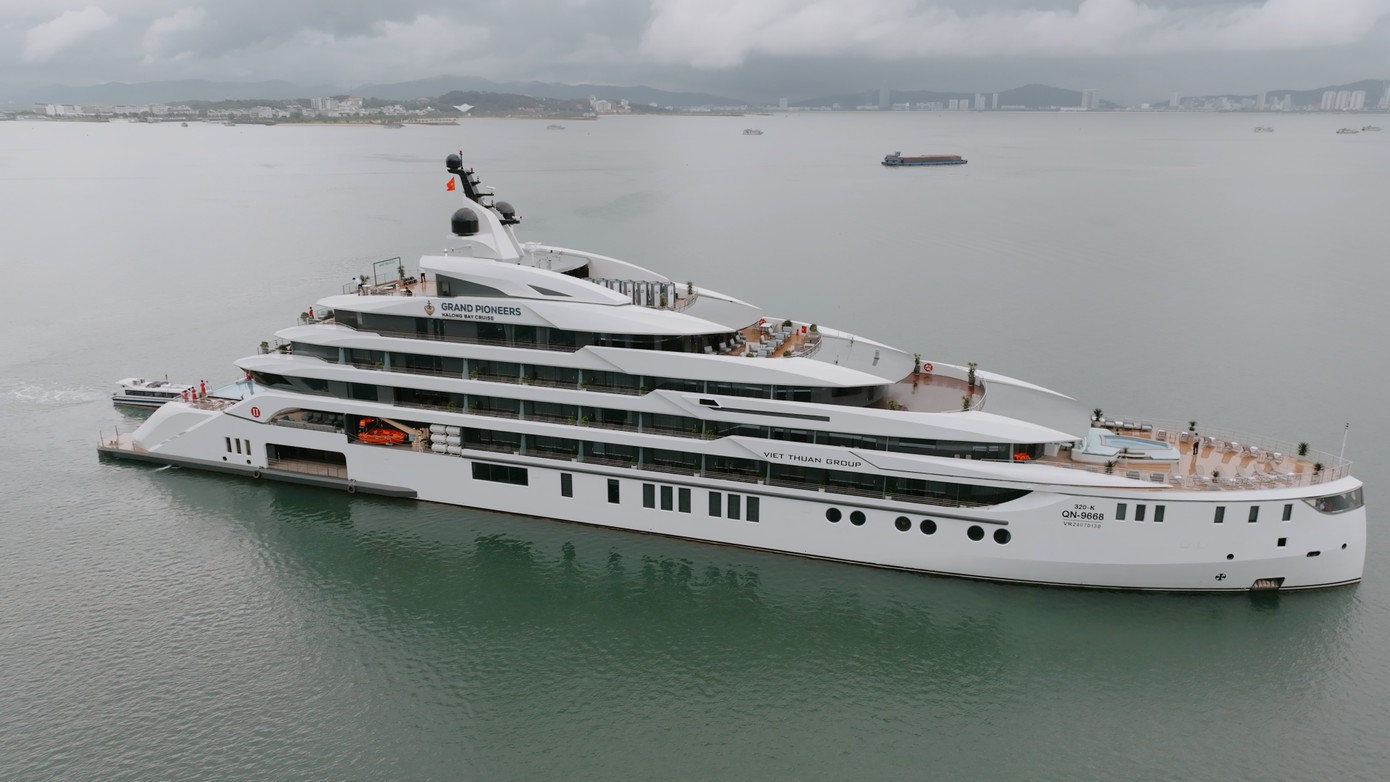 Grand Pioneers 2 với thiết kế sang trọng, hiện đại, thân thiện với môi trường, chất lượng dịch vụ tiêu chuẩn 5 sao quốc tế là du thuyền duy nhất khai thác hành trình này.