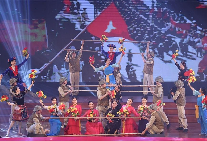 Chương trình nghệ thuật chào mừng lễ kỷ niệm. (Ảnh: Dương Giang/TTXVN)