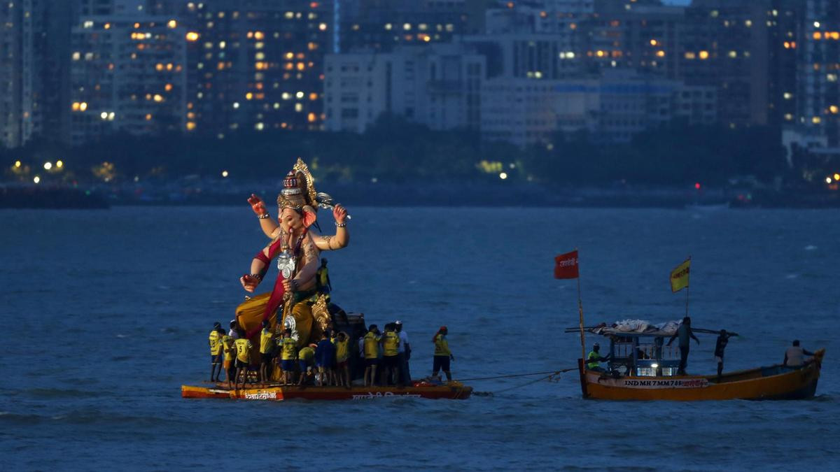 Lật thuyền trong nghi lễ tôn giáo, 13 người chết đuối ảnh 1