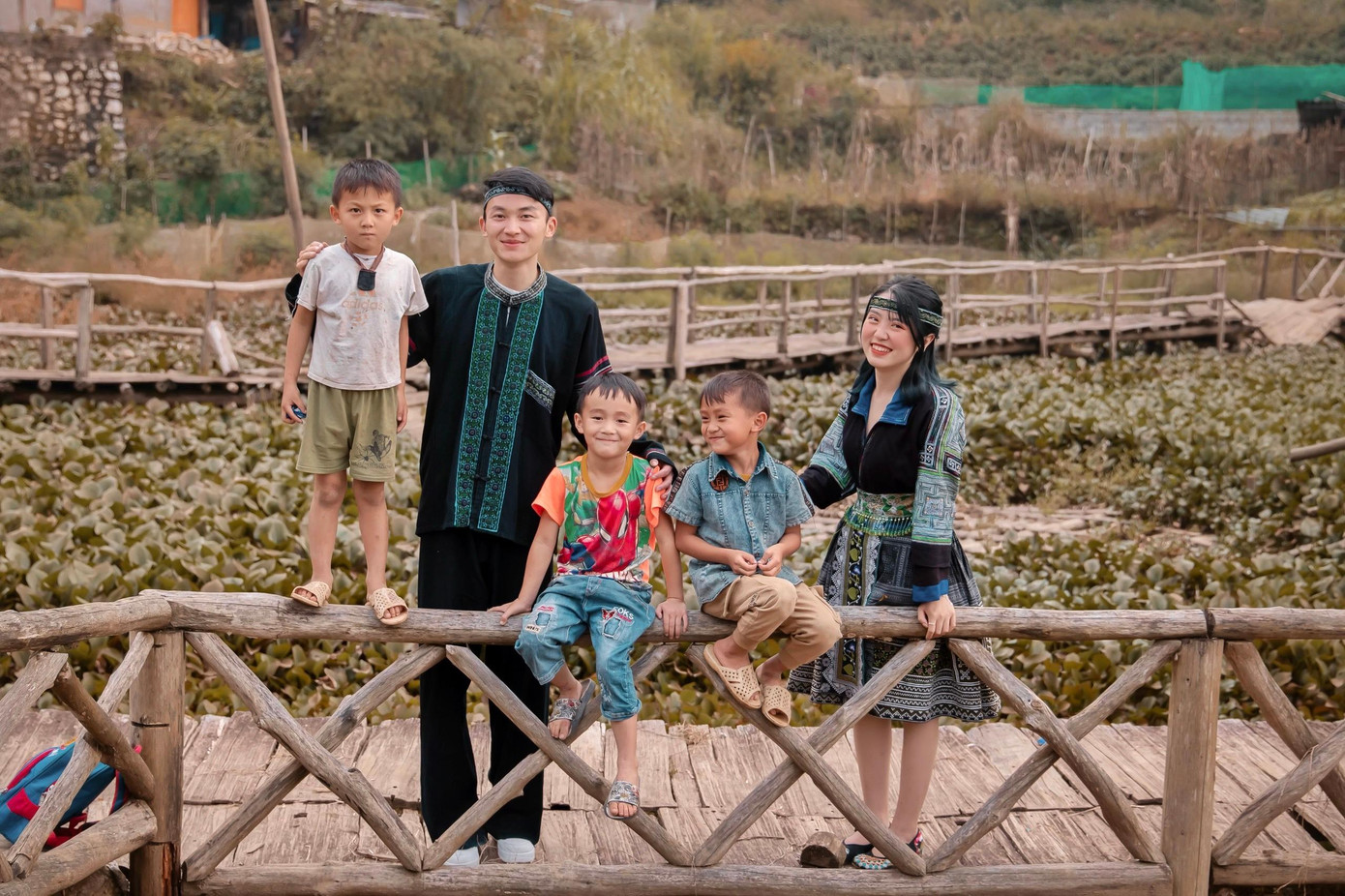 Bản Cát Cát được mệnh danh là ngôi làng cổ đẹp nhất Tây Bắc, với kiến trúc truyền thống, khung cảnh thơ mộng.