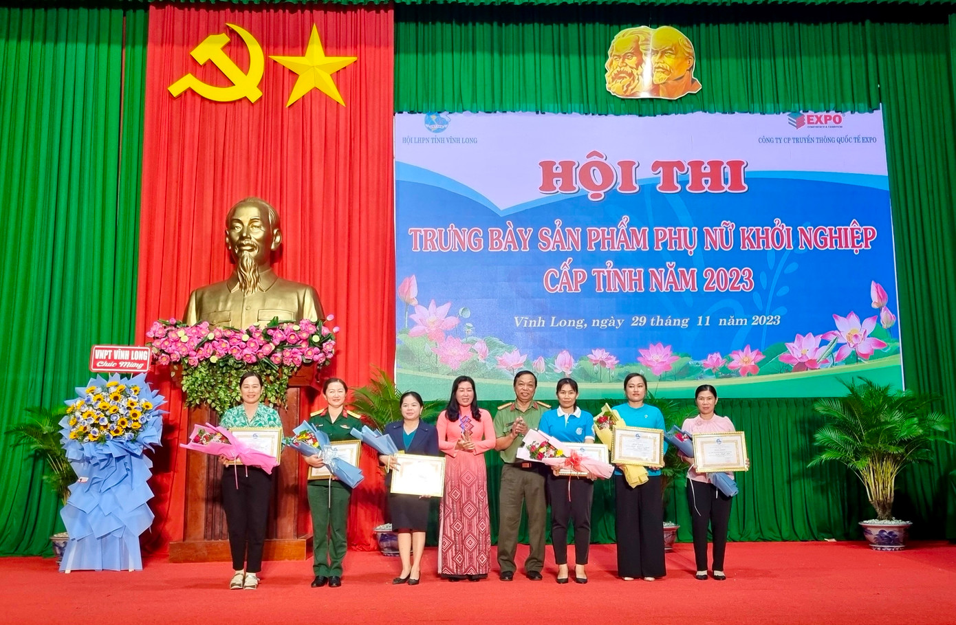 Hội Phụ nữ Công an tỉnh đạt giải Khuyến khích Hội thi "Trưng bày sản phẩm phụ nữ khởi nghiệp cấp tỉnh năm 2023". Ảnh: Hội Phụ nữ Công an tỉnh Vĩnh Long Hội Phụ nữ Công an tỉnh đạt giải Khuyến khích Hội thi "Trưng bày sản phẩm phụ nữ khởi nghiệp cấp tỉnh năm 2023". Ảnh: Hội Phụ nữ Công an tỉnh Vĩnh Long